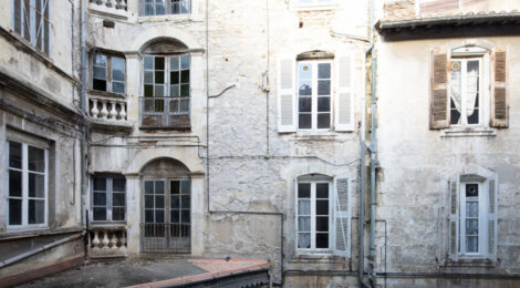 Programme immobilier neuf CARRE MITHRAS - Titre : Nîmes : logements neufs sécurisés et verdoyants proche des commodités (30000) - Référence : 14771