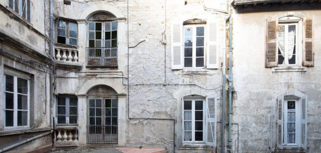 Programme immobilier neuf CARRE MITHRAS - Titre : Nîmes : logements neufs sécurisés et verdoyants proche des commodités (30000) - Référence : 14771
